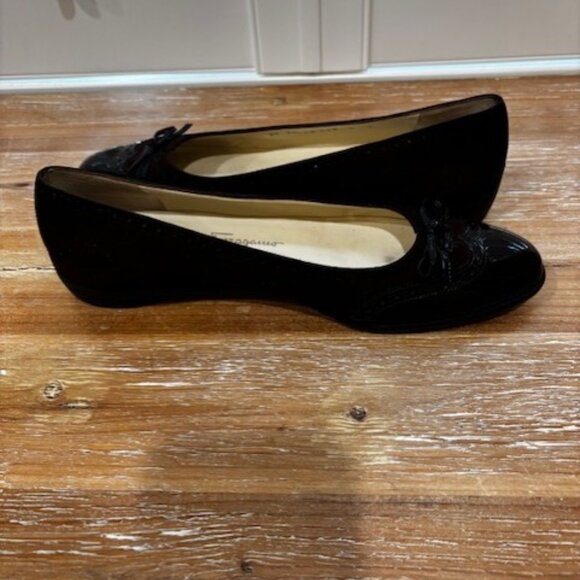 Salvatore Ferragamo Womens Burgundy Suede & Patent Leather Wingtip Flat- 8B - Picture 2 of 6